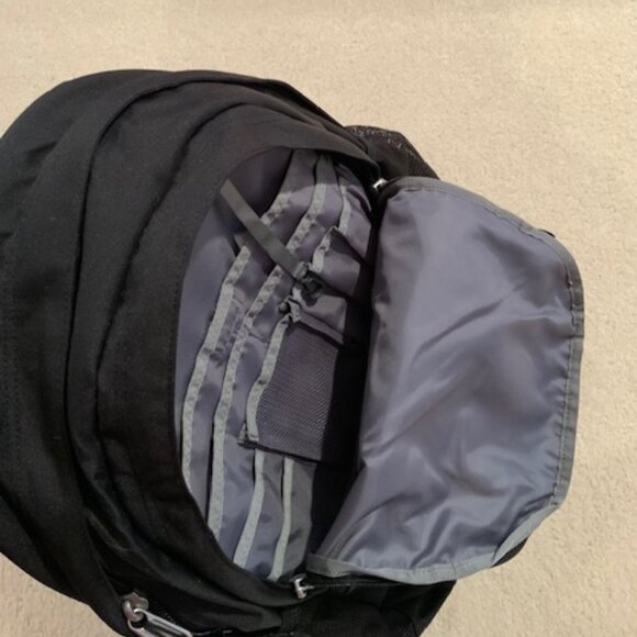 The North Face Jester Backpack New, Unused Unisex - Picture 3 of 9